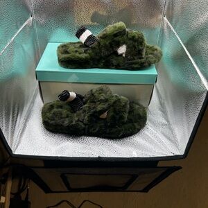 Array Green Fuzzy Slippers Camo‎  Olive size 8 M New in box